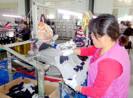 湖北鄖陽兩千余家微工廠助推鄉村振興，萬余村民實現家門口就業